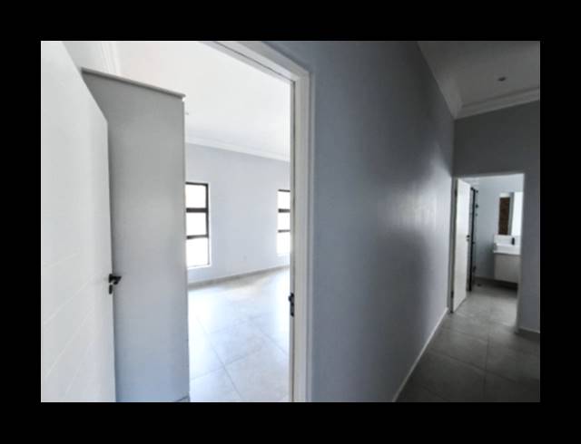 3 BEDROOM APARTMENT FOR SALE IN BRYANSTON